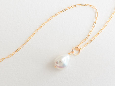 Collier pendentif perle baroque blanche chaîne doré petit modèle